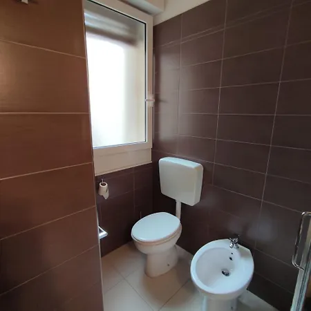 Bilocale In Via Principale Vicino Piazza Nember Lido di Jesolo